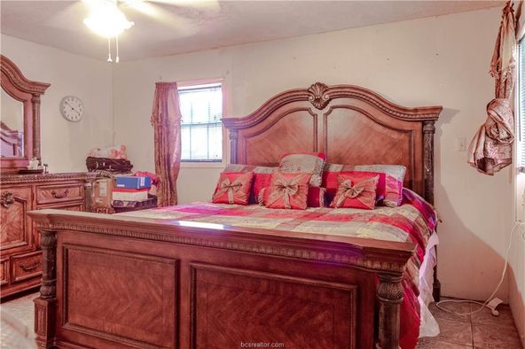 1009 W 18th St, Bryan, TX 77803